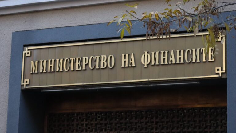 Минфин перешел в разъяснительный режим по борьбе с «манипулированием» деловым ПО