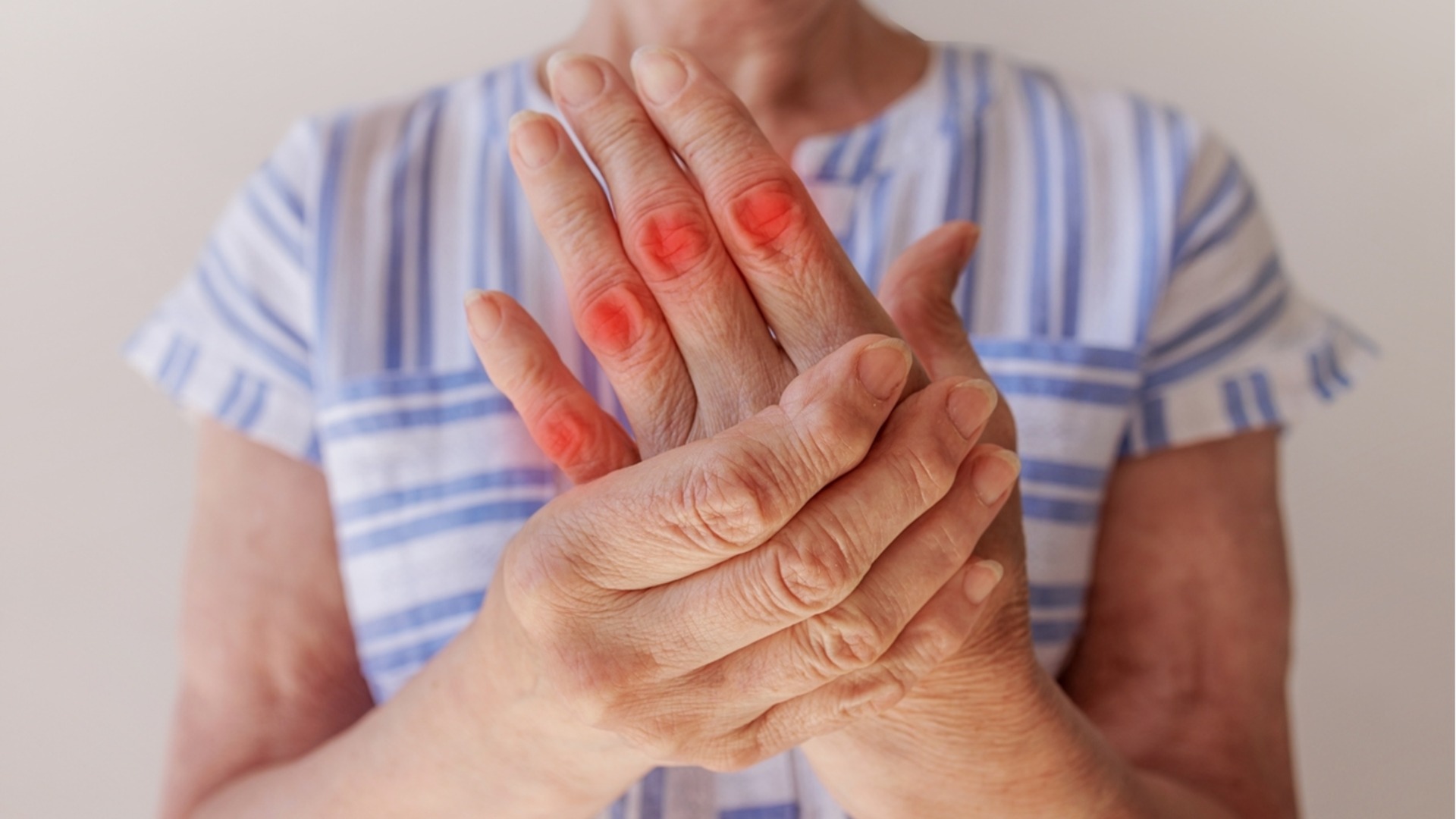 Природные средства правовой защиты: это растение уменьшает боль в суставах.