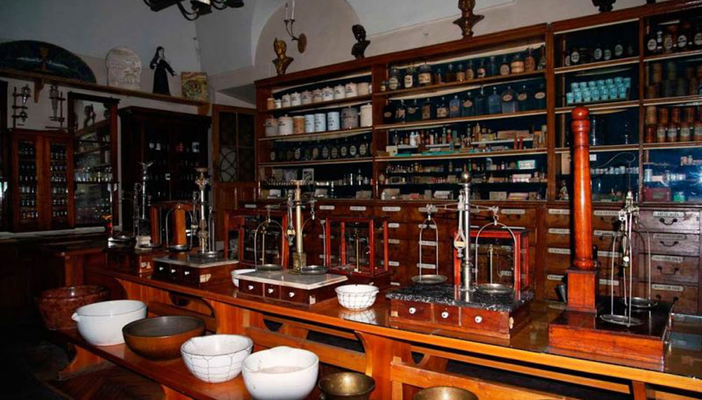 Историческую аптеку «Под Черным орлом» закрыли во Львовской области.