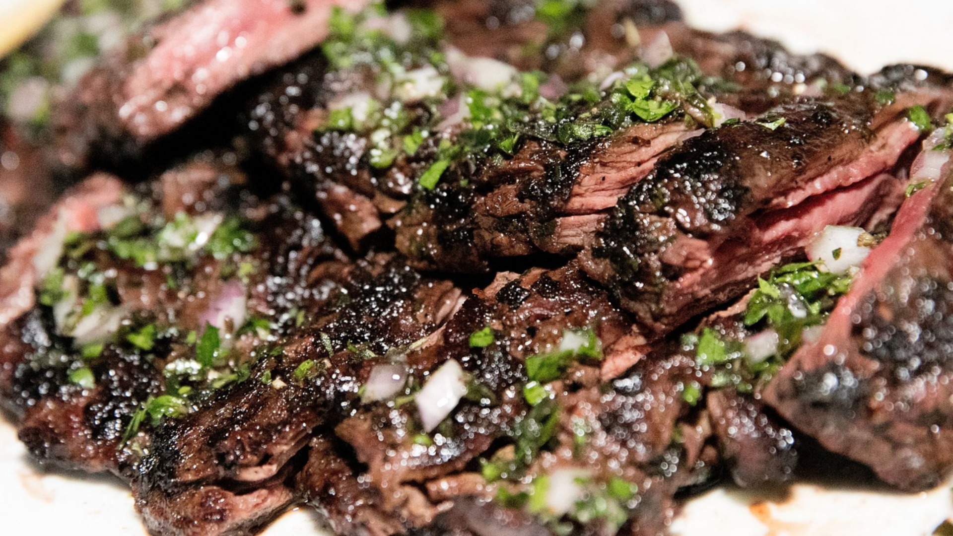 Как приготовить нежные стейки из говядины в духовке