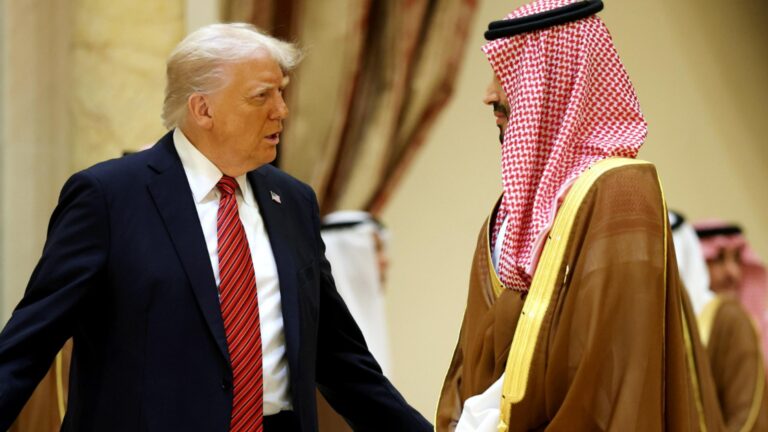 США и Саудовская Аравия подписали сделки на сотни миллиардов