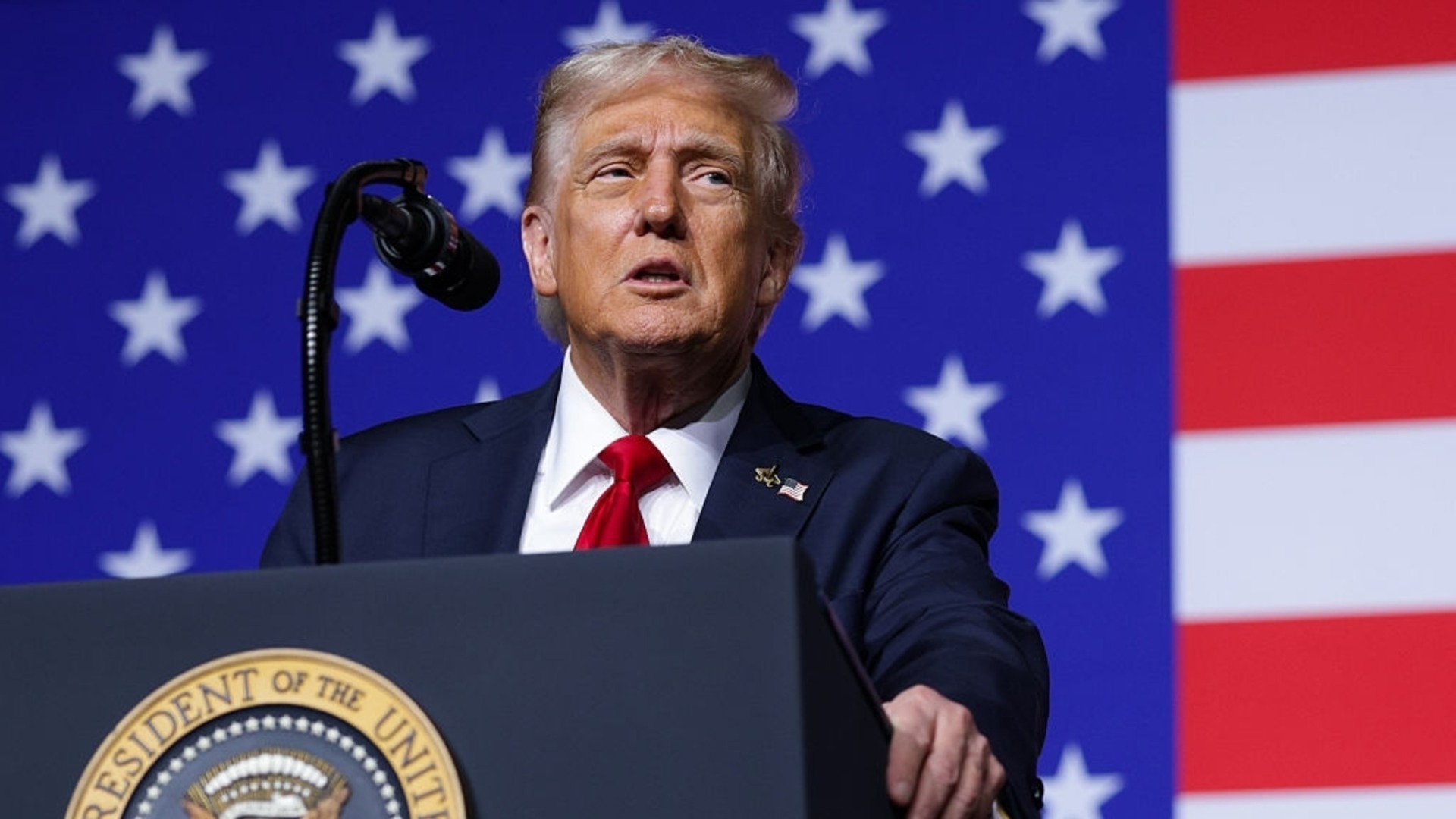 Удар по Трампу: предупреждает об экономической катастрофе, если пошлины будут снижены в суде