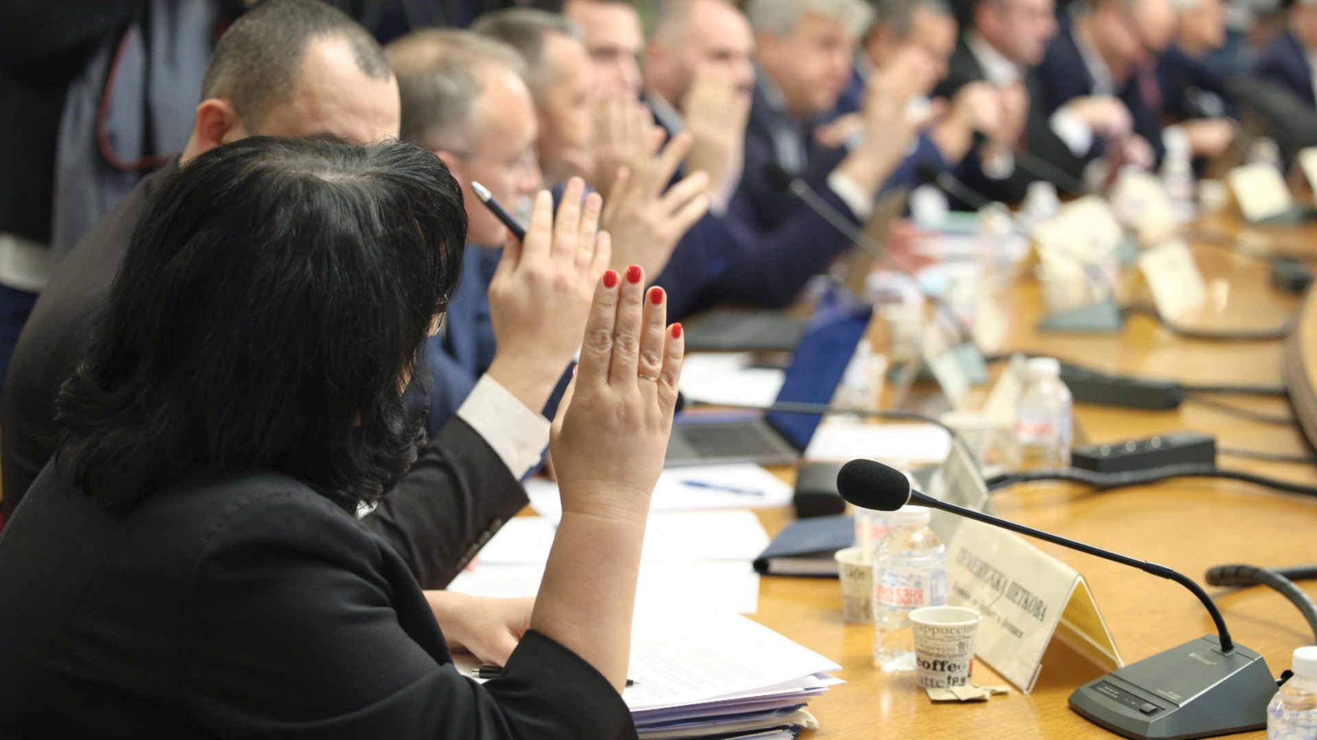 В комитете: Они согласились на повышение минимальной заработной платы и увеличение пенсионных взносов