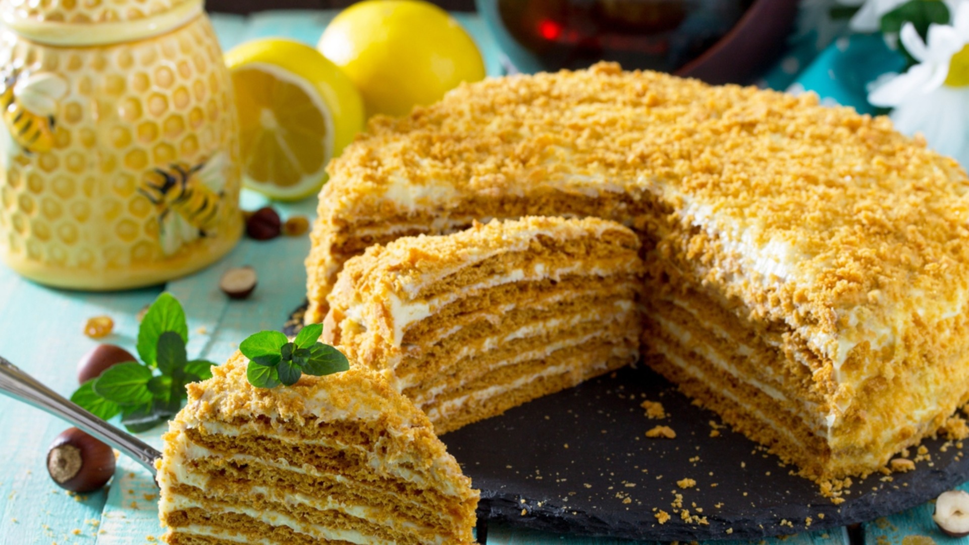 Как приготовить медовик с готовым зефиром