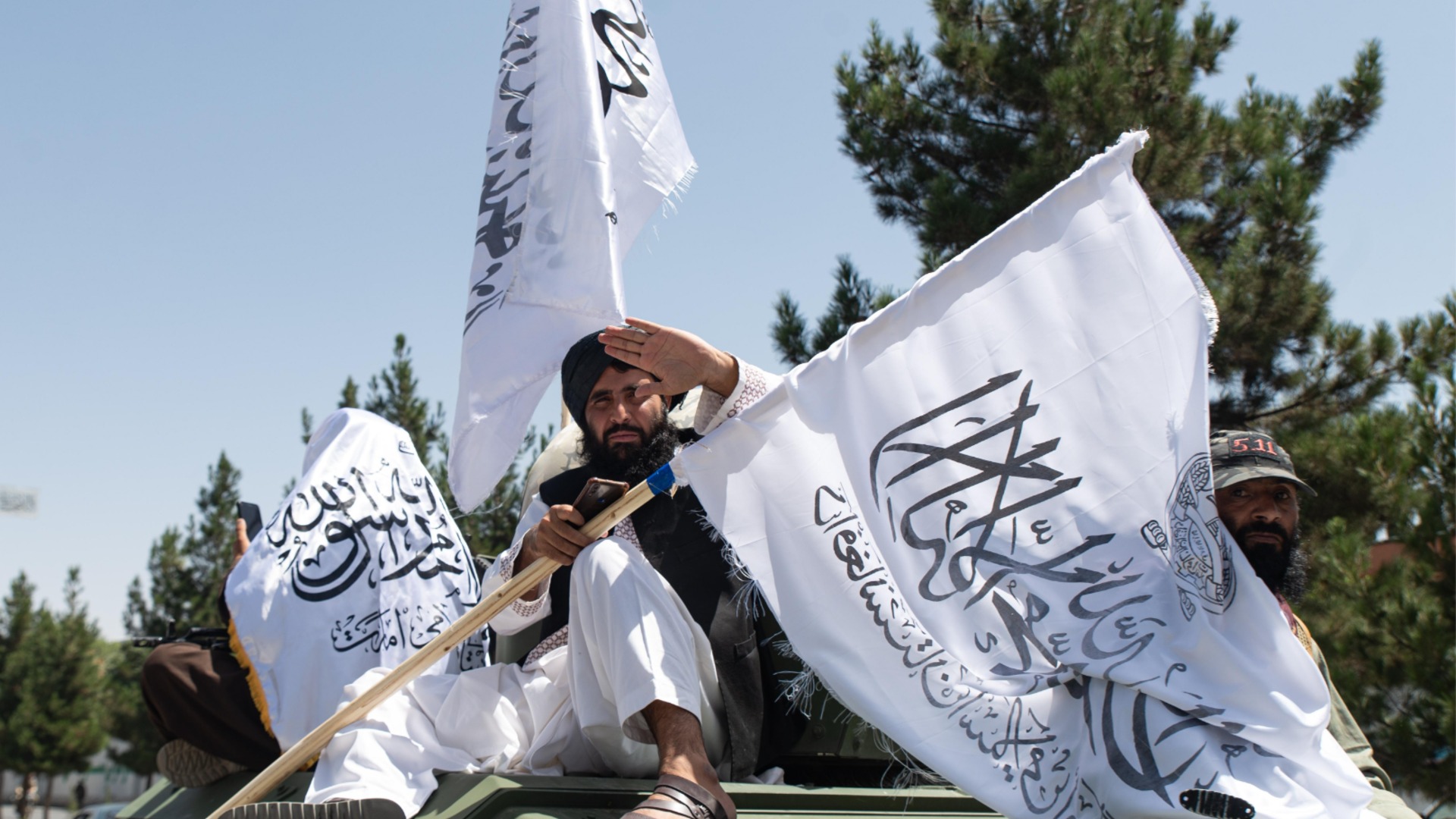 Торговля между Россией и талибами начинает процветать: после гранатов Москва будет закупать и яблоки