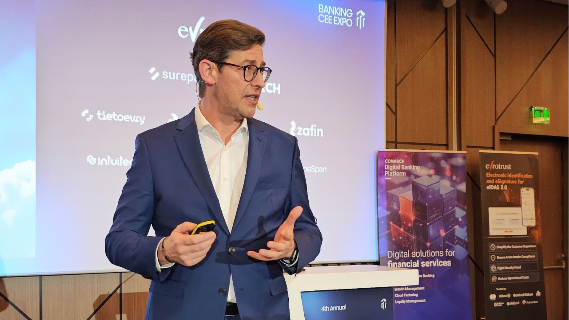 Кристоф Де Милль, UBB, с дальновидной презентацией на международном инновационном форуме