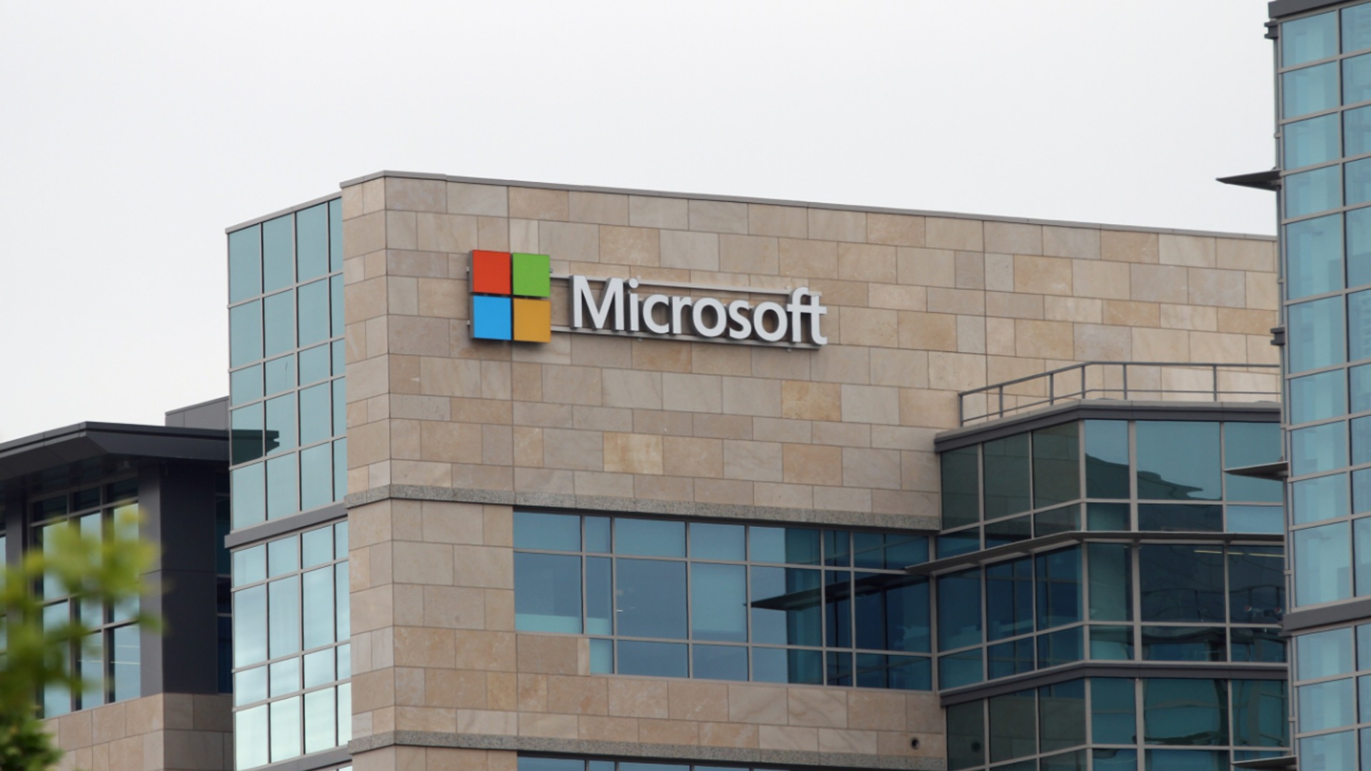 Microsoft инвестирует 10 миллиардов долларов в искусственный интеллект в Португалии