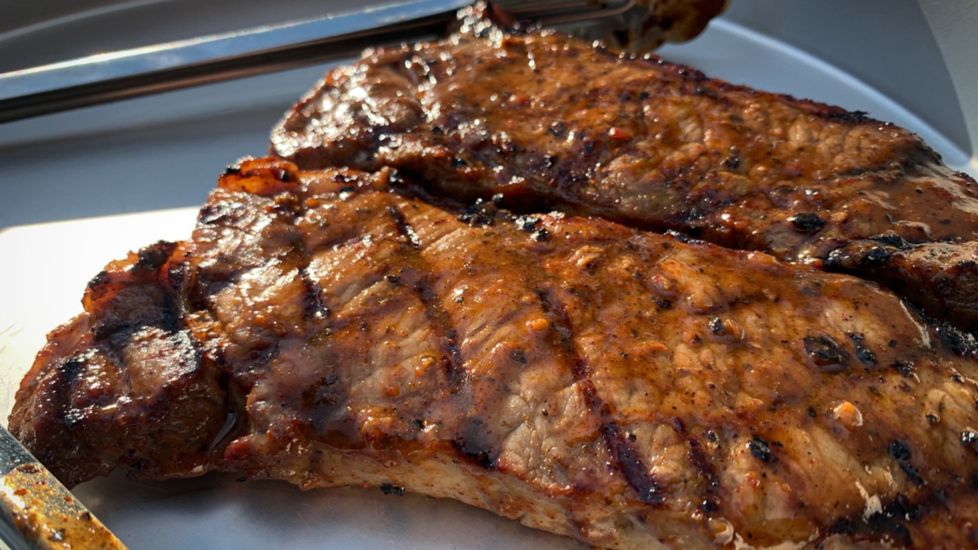 Эти тушеные стейки утолят голод каждого из нас.