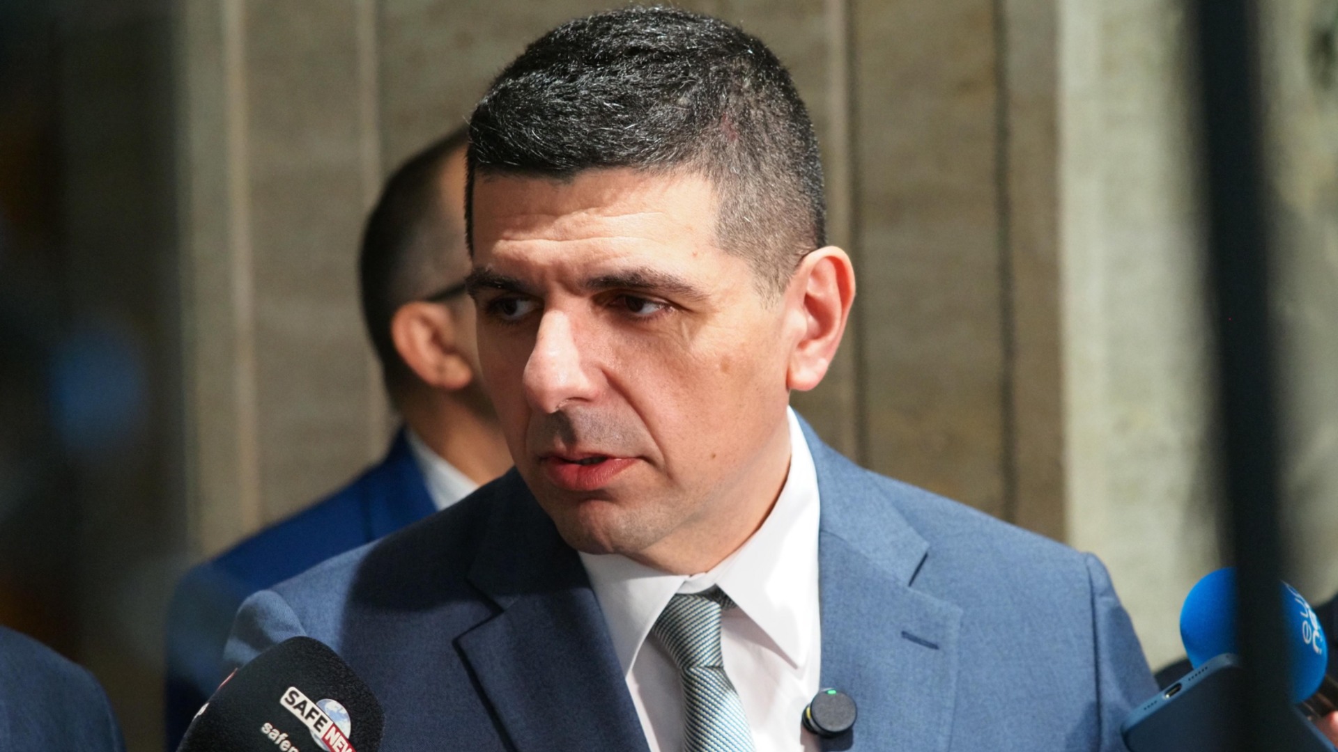 «Лукойл», Пеевский и запасы топлива за рубежом: Ивайло Мирчев бьет тревогу, что мы должны потребовать их немедленно