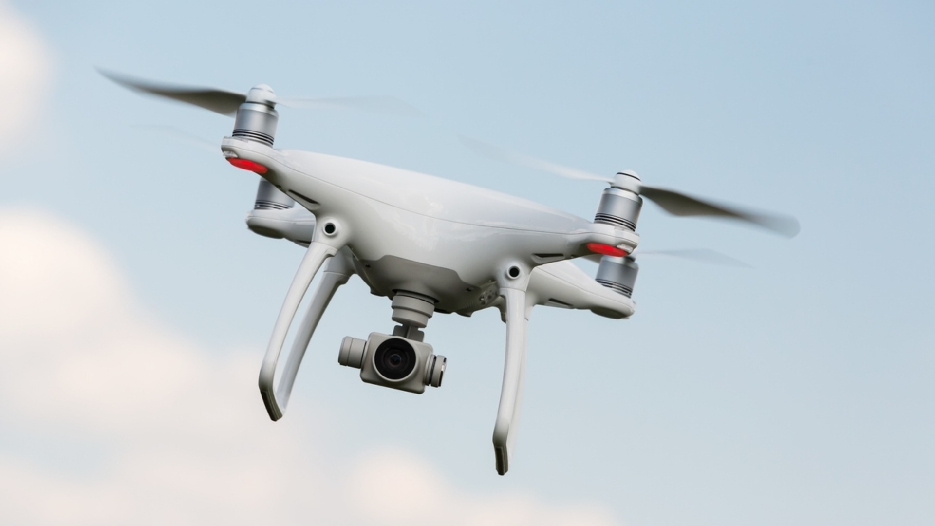 «Просто обнаруживаю»: Что такое система борьбы с дронами над «Лукойлом»