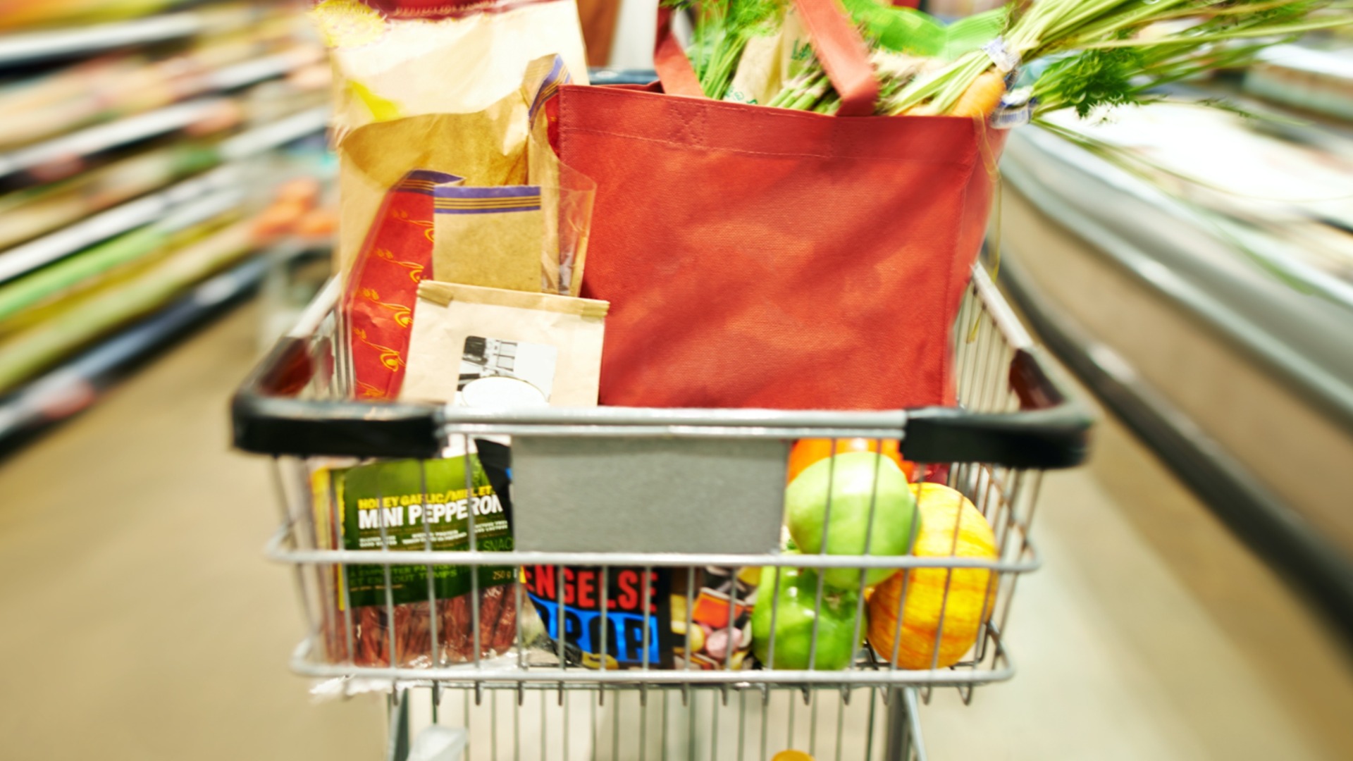 Цены на продукты и санкции против «Лукойла»: Реакция рынка