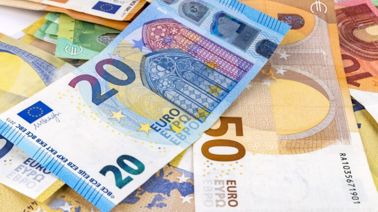 Инфляция в ЕС и еврозоне замедлилась