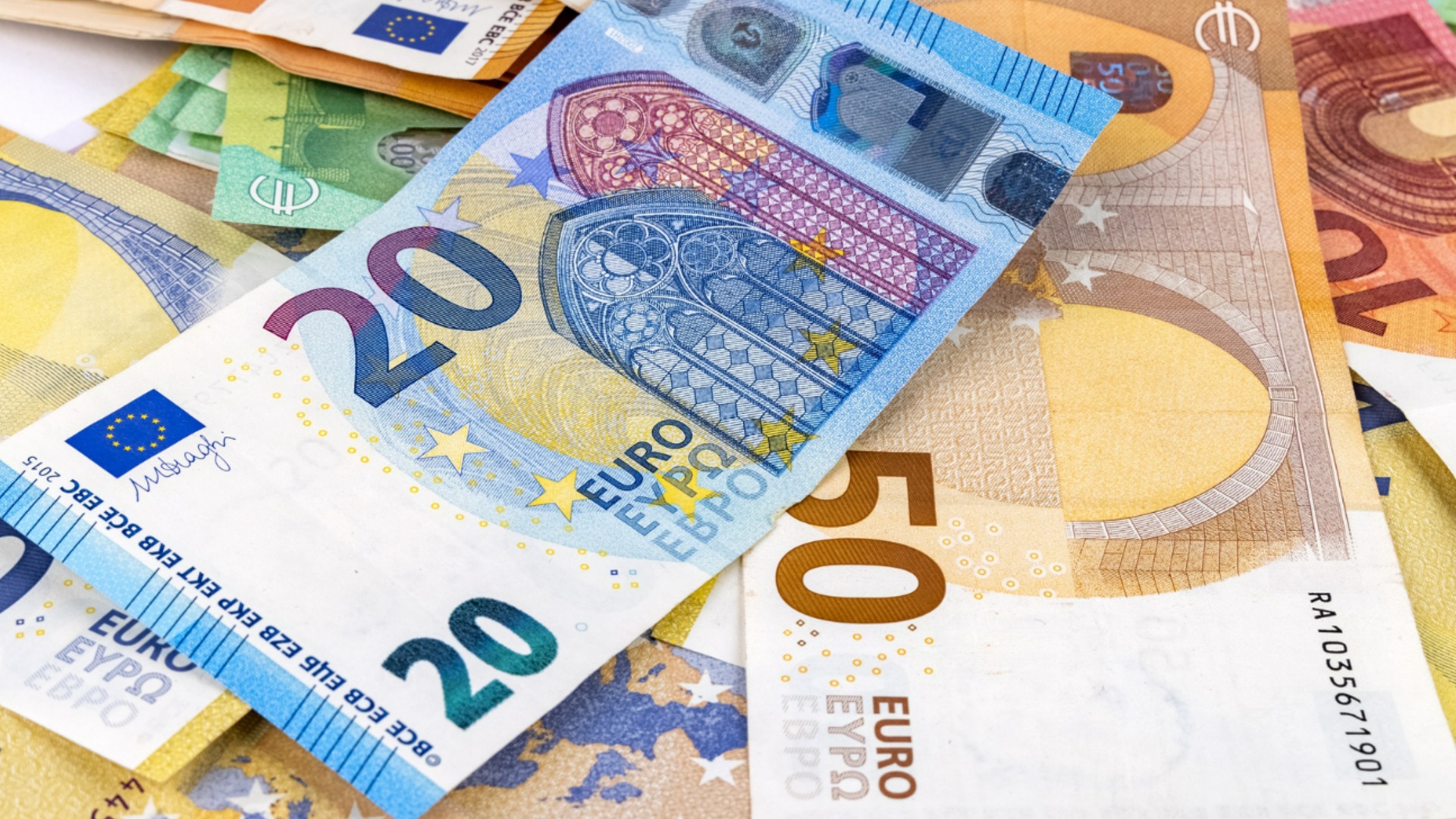 Инфляция в ЕС и еврозоне замедлилась