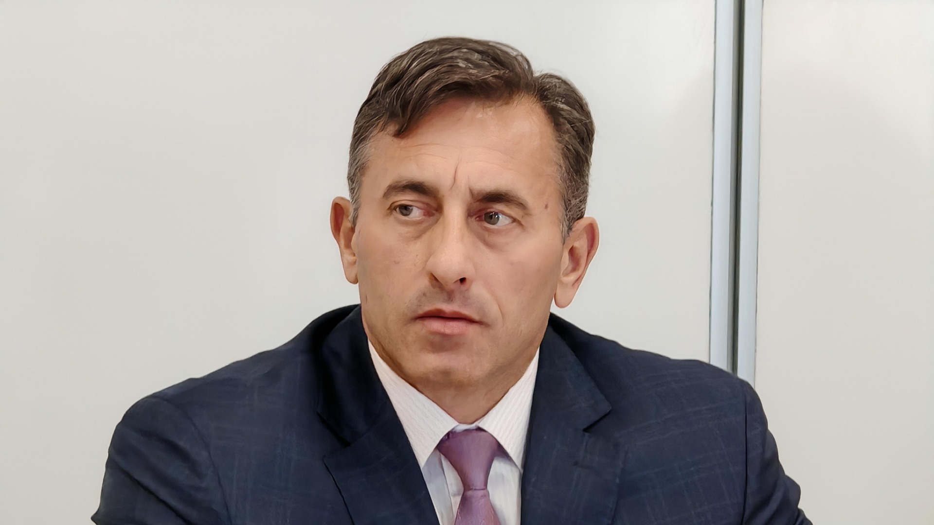 Прошлое и настоящее: Столкновения правителей и оппозиции из-за Румена Спецова и Лукойла