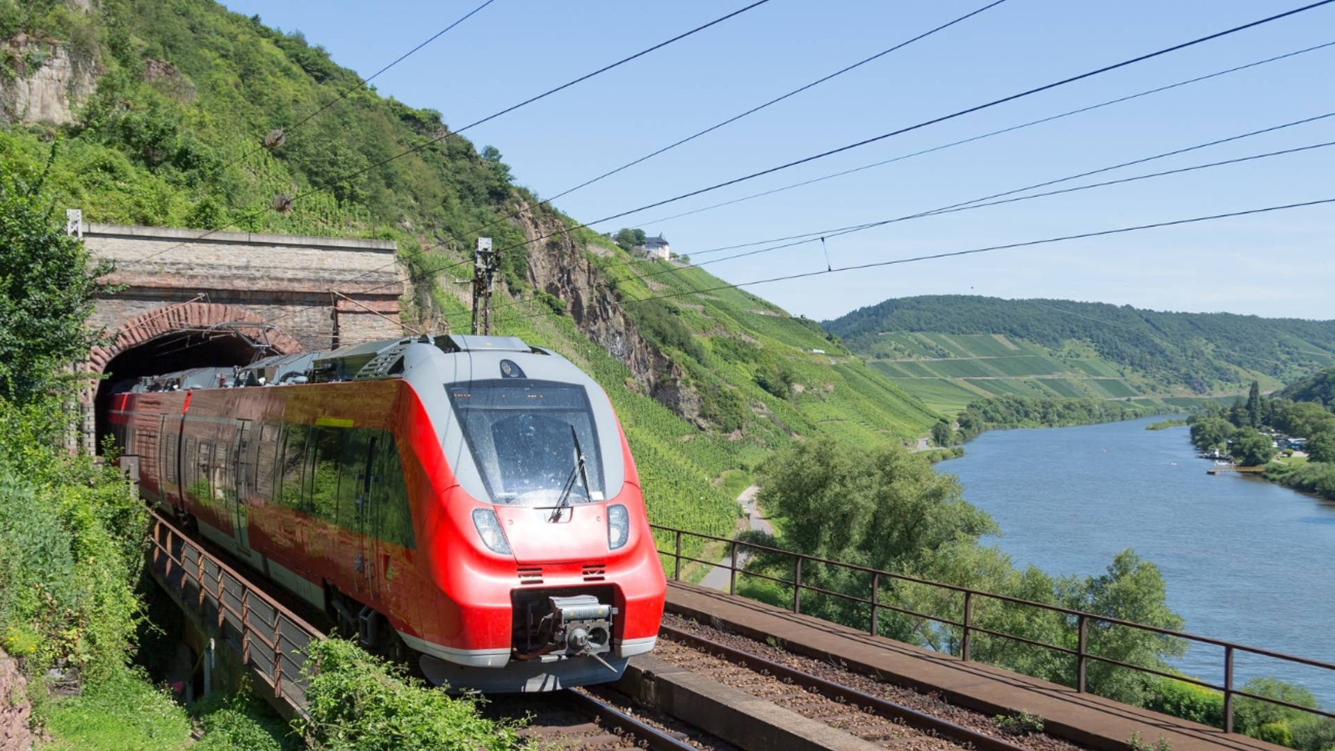 Болгария и Северная Македония подписывают железнодорожный туннель: почему так важно его иметь