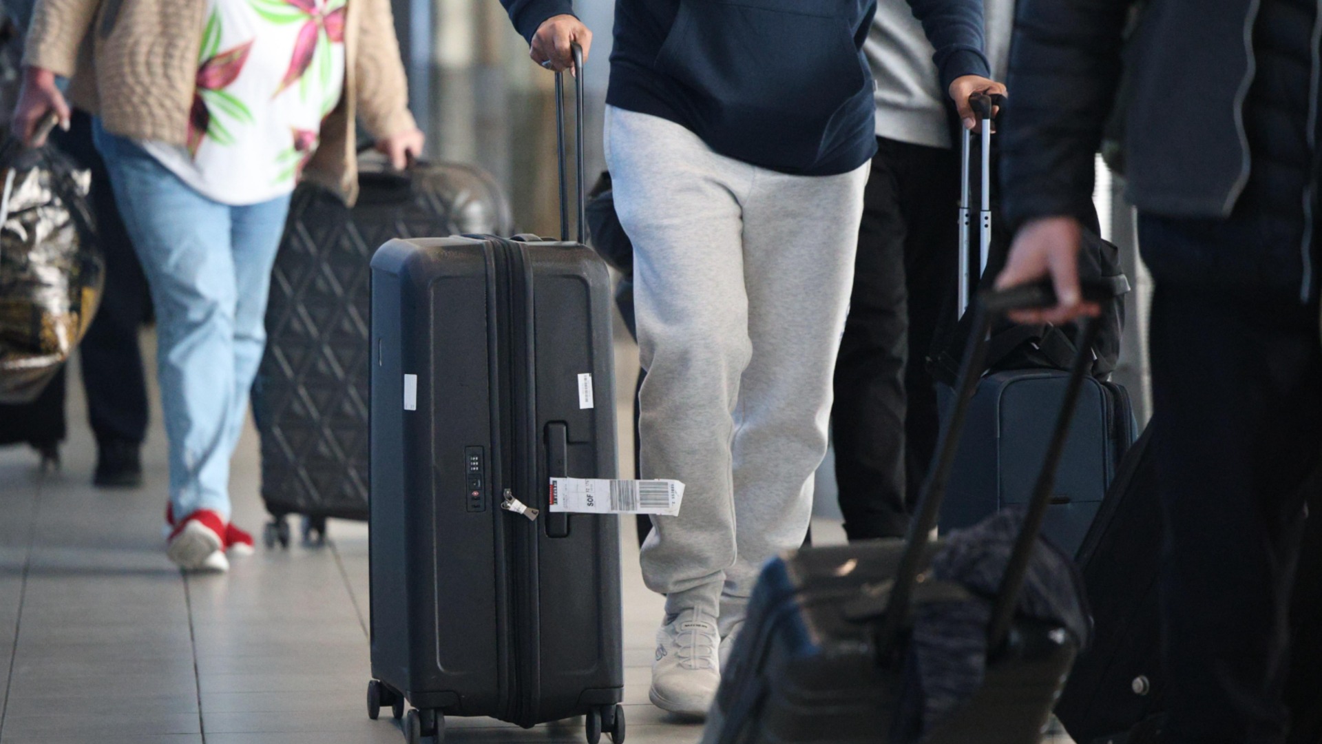 С огромным интересом: Власти возвращают болгар из-за границы, но денег есть только на 900 человек