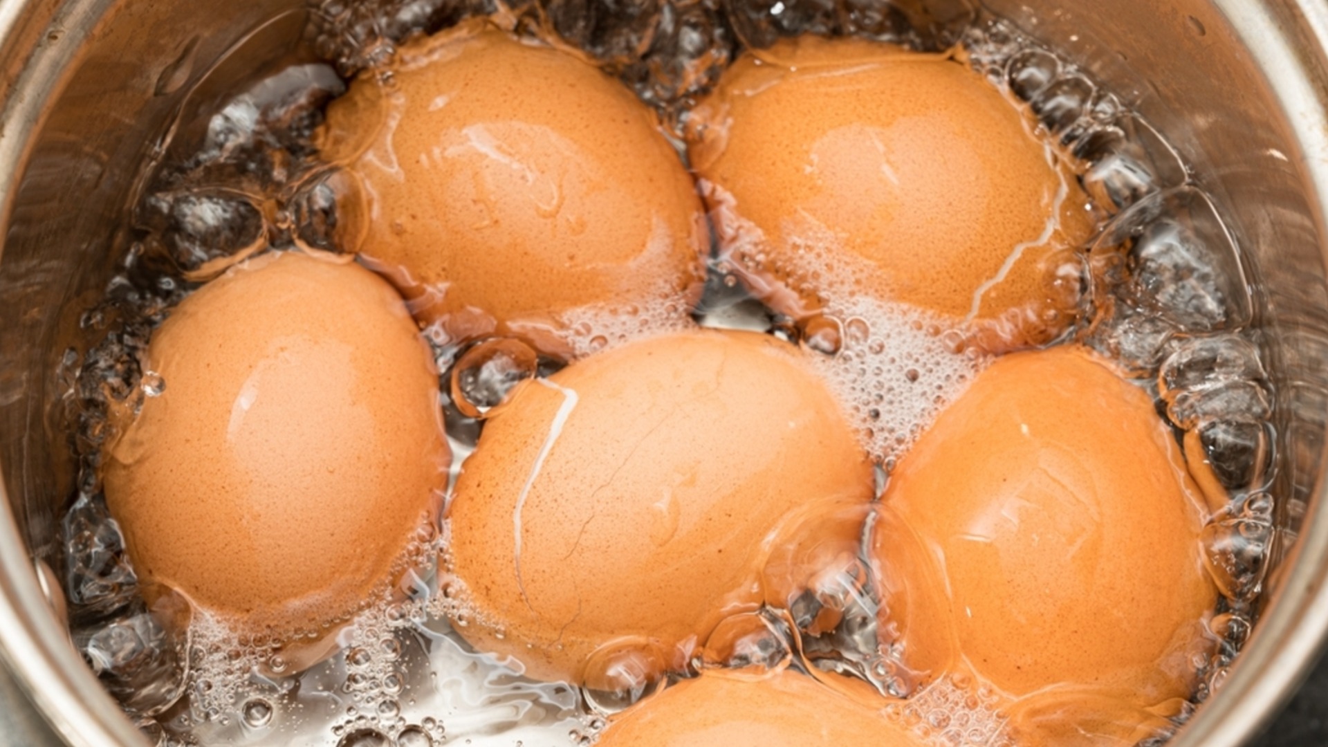 Как правильно варить яйца: простой трюк, который меняет все