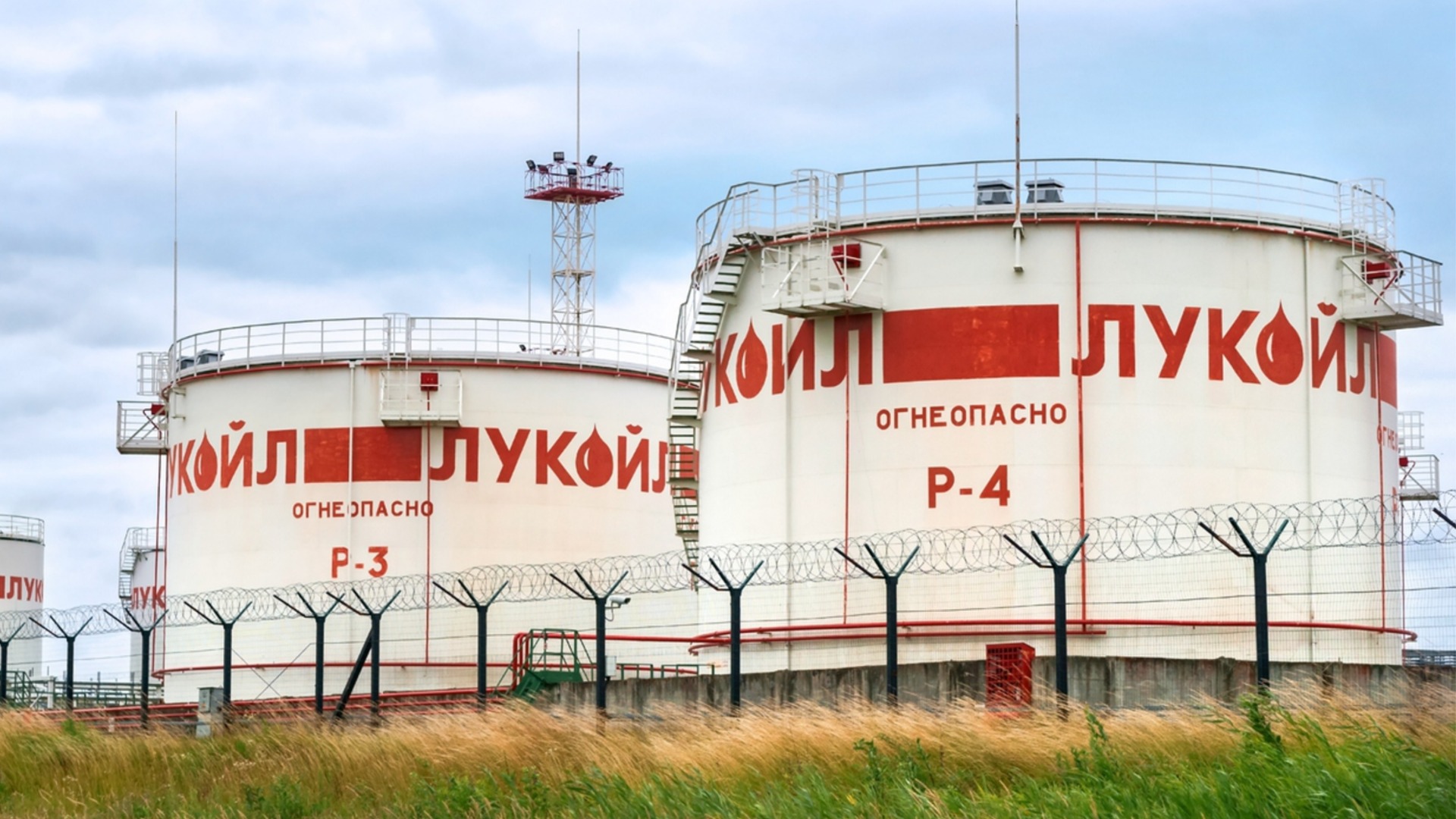 «Лукойл» продолжит работать: Йотова недоумевает, как закон был принят за 30 секунд