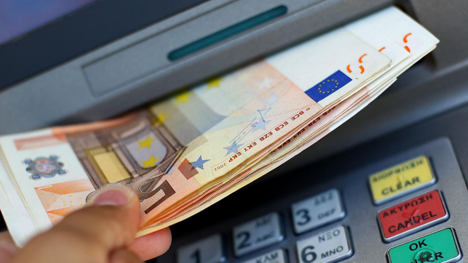 Запасайтесь наличными – советы экспертов о первых днях евро