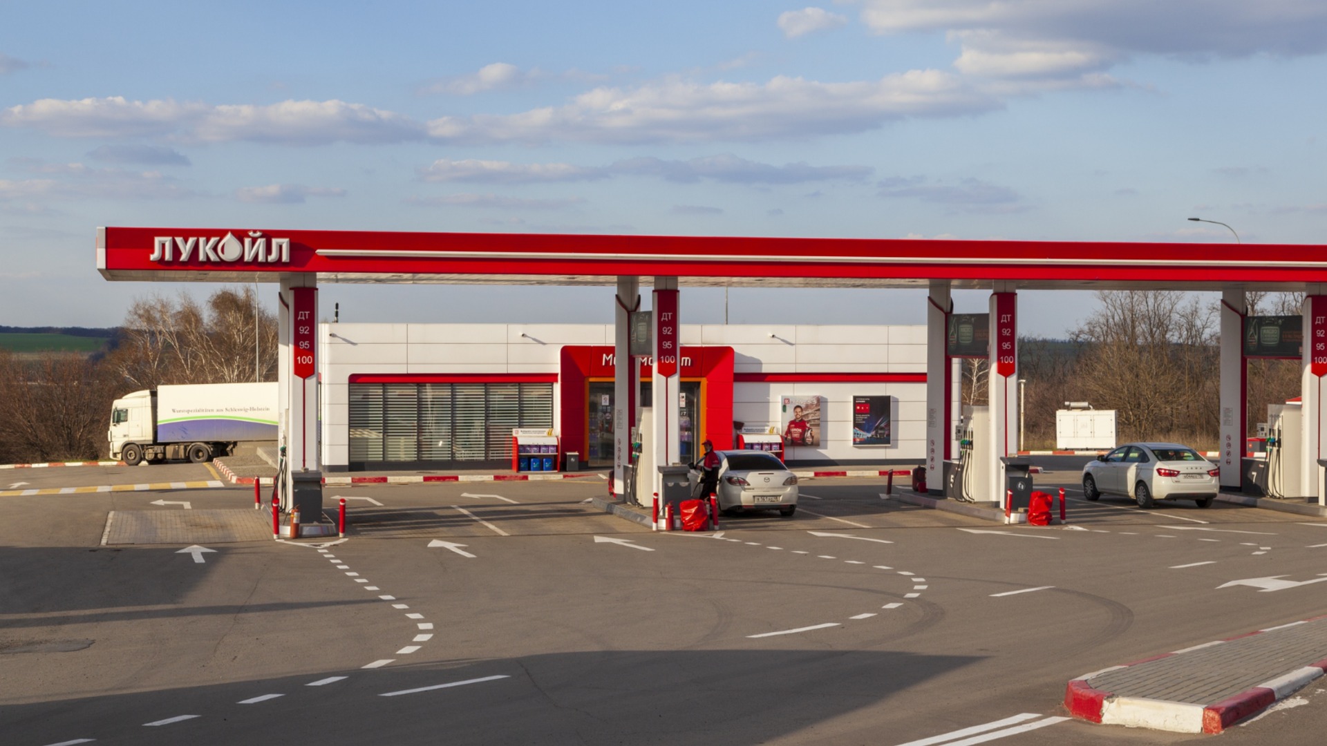 Что может повысить цены на топливо в нашей стране? Эксперты-энергетики о судьбе «Лукойла»