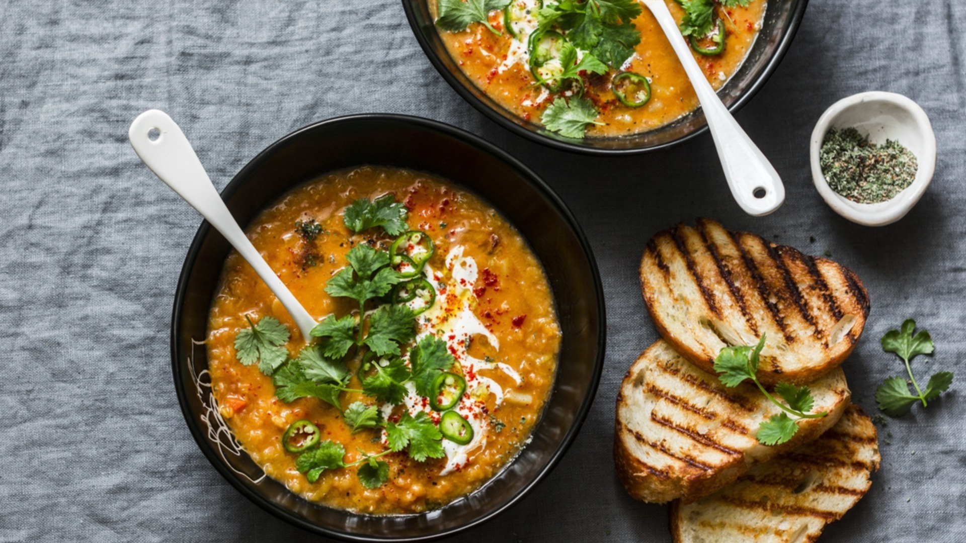 Ароматное, густое и готовое за 30 минут — индийское рагу с 3 супер ингредиентами