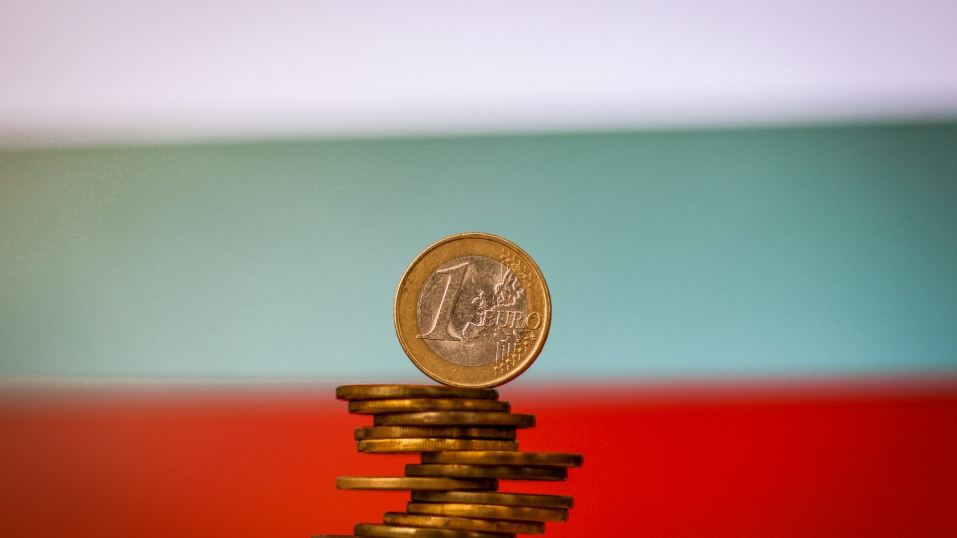 «Рекомендуем платить картой в январе»: новые опасения по поводу евро