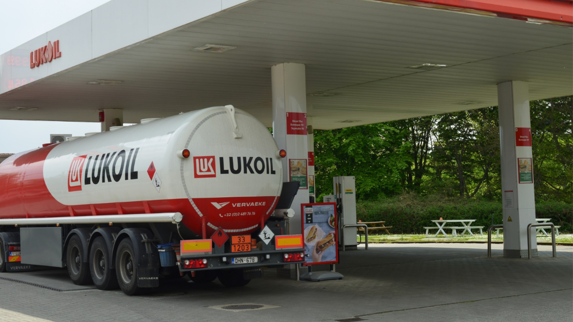 На заправках Лукойла скоро закончится топливо