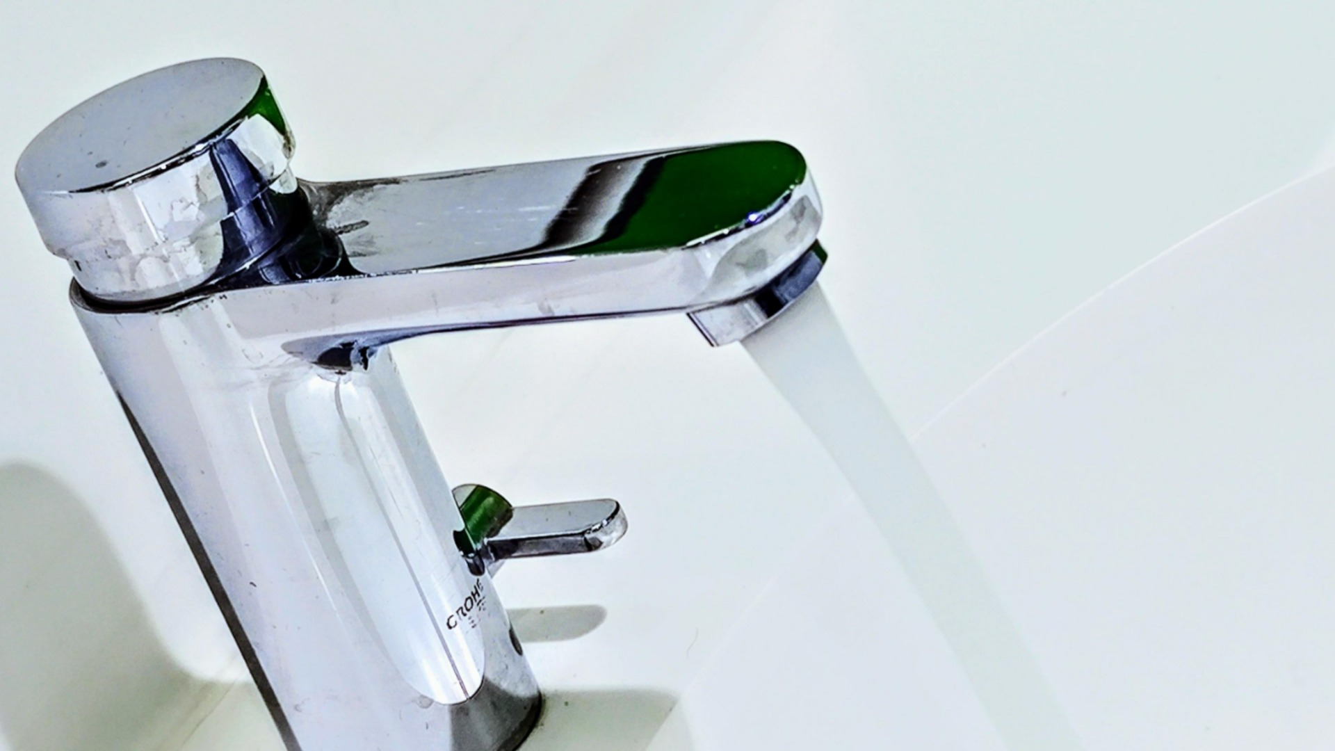 КЭВР определил новые цены на воду с 1 января, госкомпании их вводить не будут