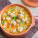 Чем заправить фарш для суповых шариков