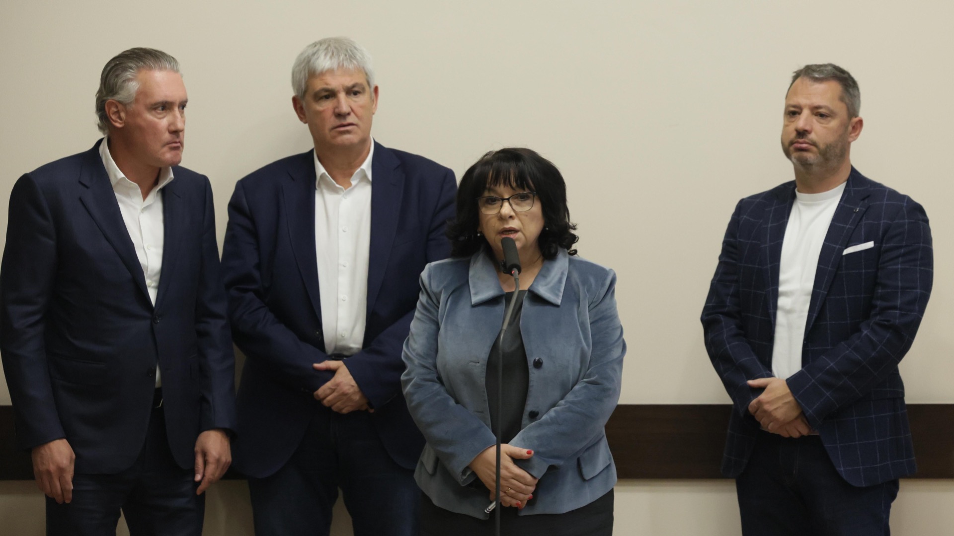 Без повышения налогов и страховок – правительство поддалось протестам и начало обещать (ВИДЕО)