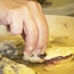 Почему рыба разваливается при жарке и как этого избежать?