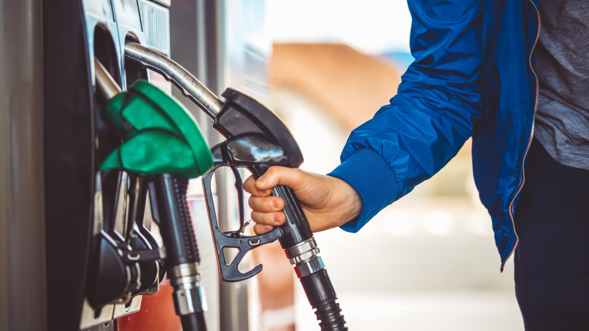 Парадокс: Бензин в США теперь дешевле газа в России