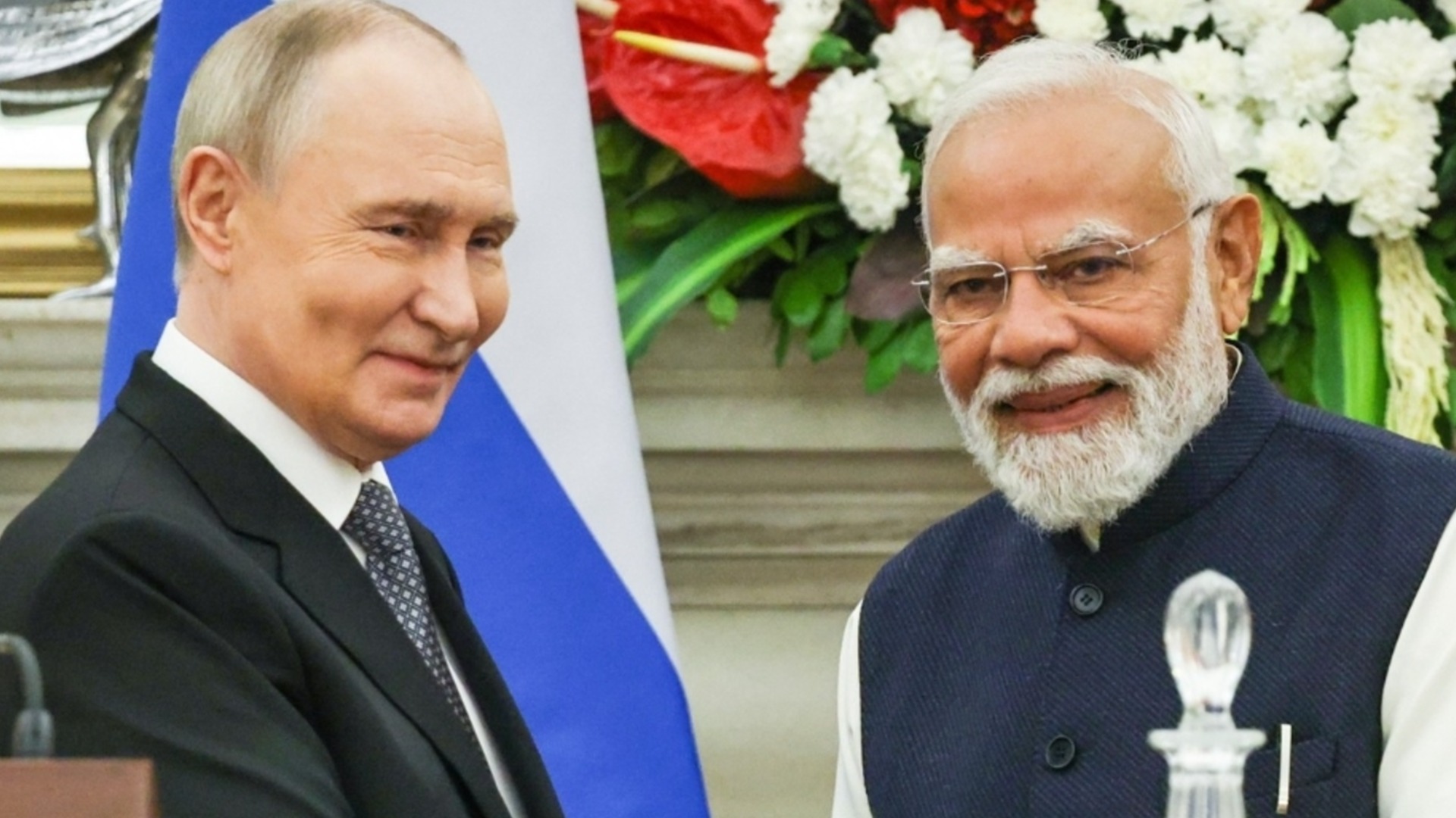 Путин ставит антирекорды: за время его визита индийская рупия упала до рекордно низкого уровня