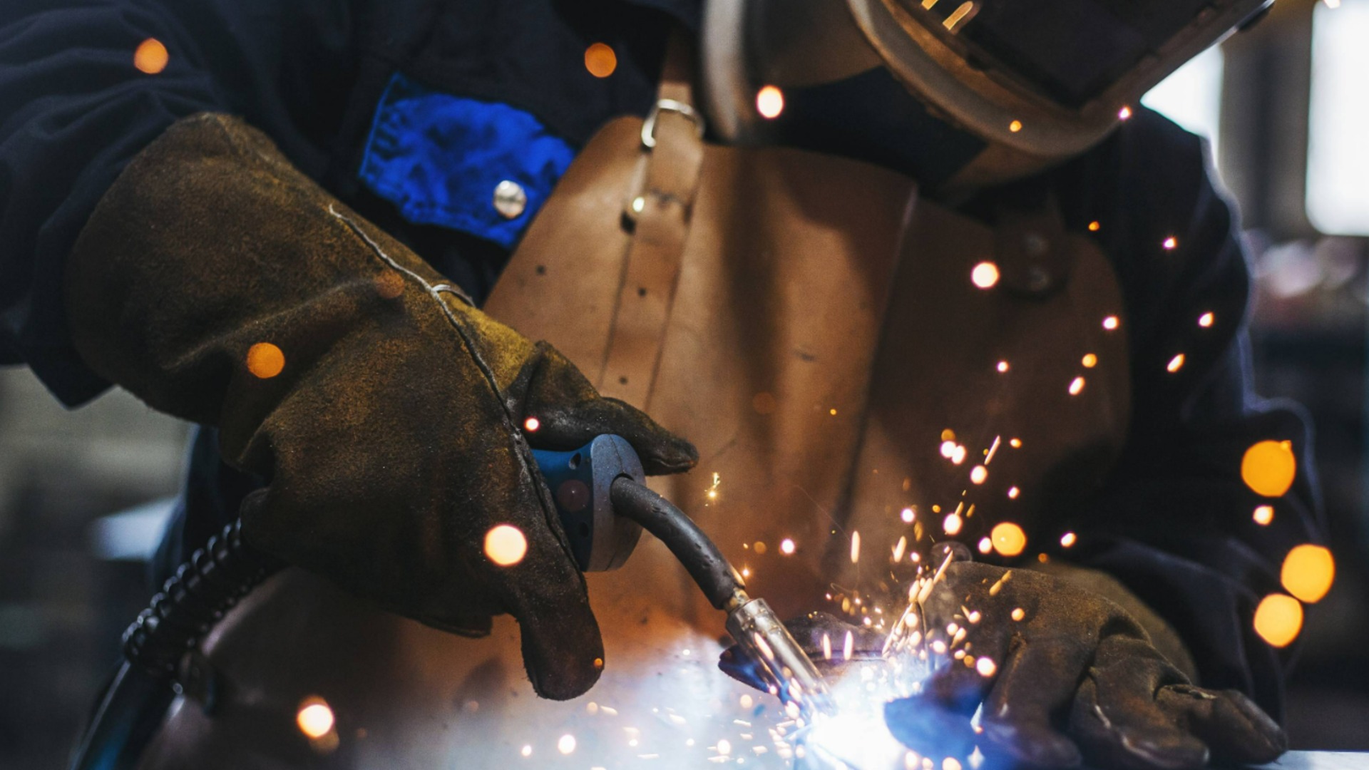 Крах: промышленное производство в России сокращается седьмой месяц подряд