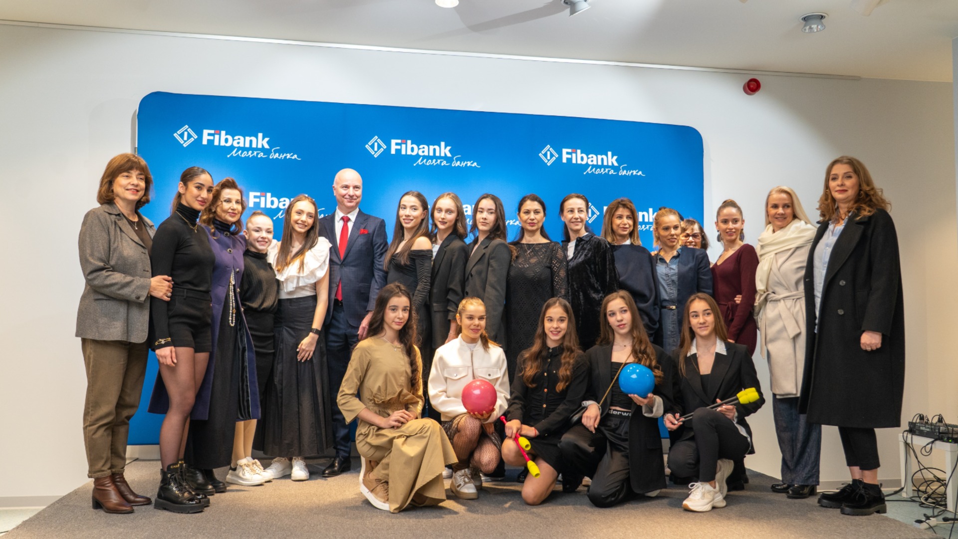 Фибанк представил традиционный благотворительный календарь в поддержку художественной гимнастики