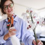 Зимой: как поливать орхидею без риска загнивания корней