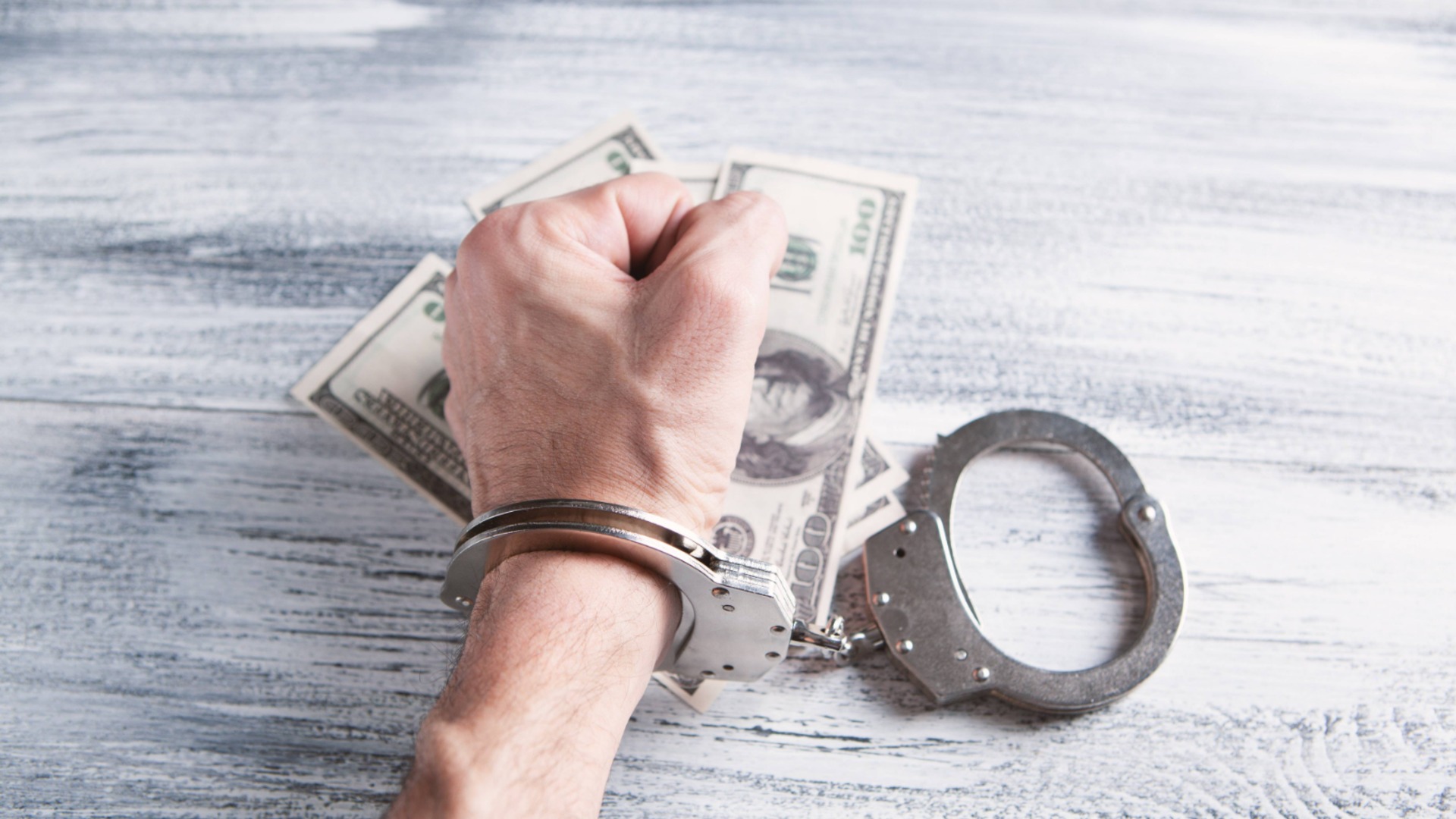 ЕС наконец-то внес Россию в черный список стран-отмывателей денег