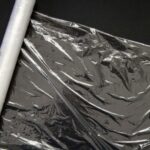 Почему хитрые садоводы используют в своем саду пищевую пленку