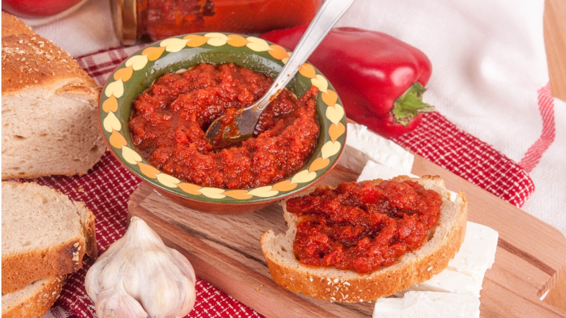 Как приготовить знаменитую македонскую лютеницу – по вкусу она почти как наша