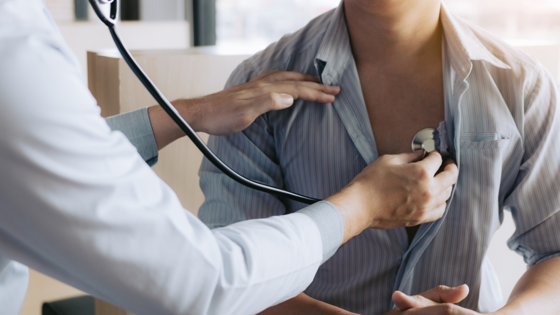 Эта привычка опаснее отсутствия физических упражнений, предупреждают кардиологи