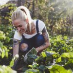 Умный метод с крышками от бутылок для защиты от почвенных вредителей