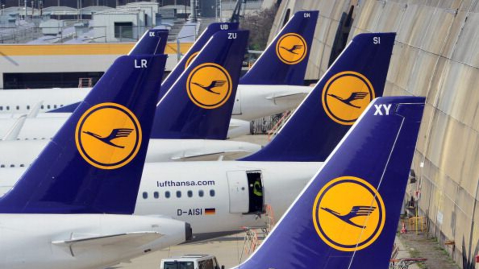 Lufthansa приостанавливает поставки военных грузов в Израиль и из Израиля