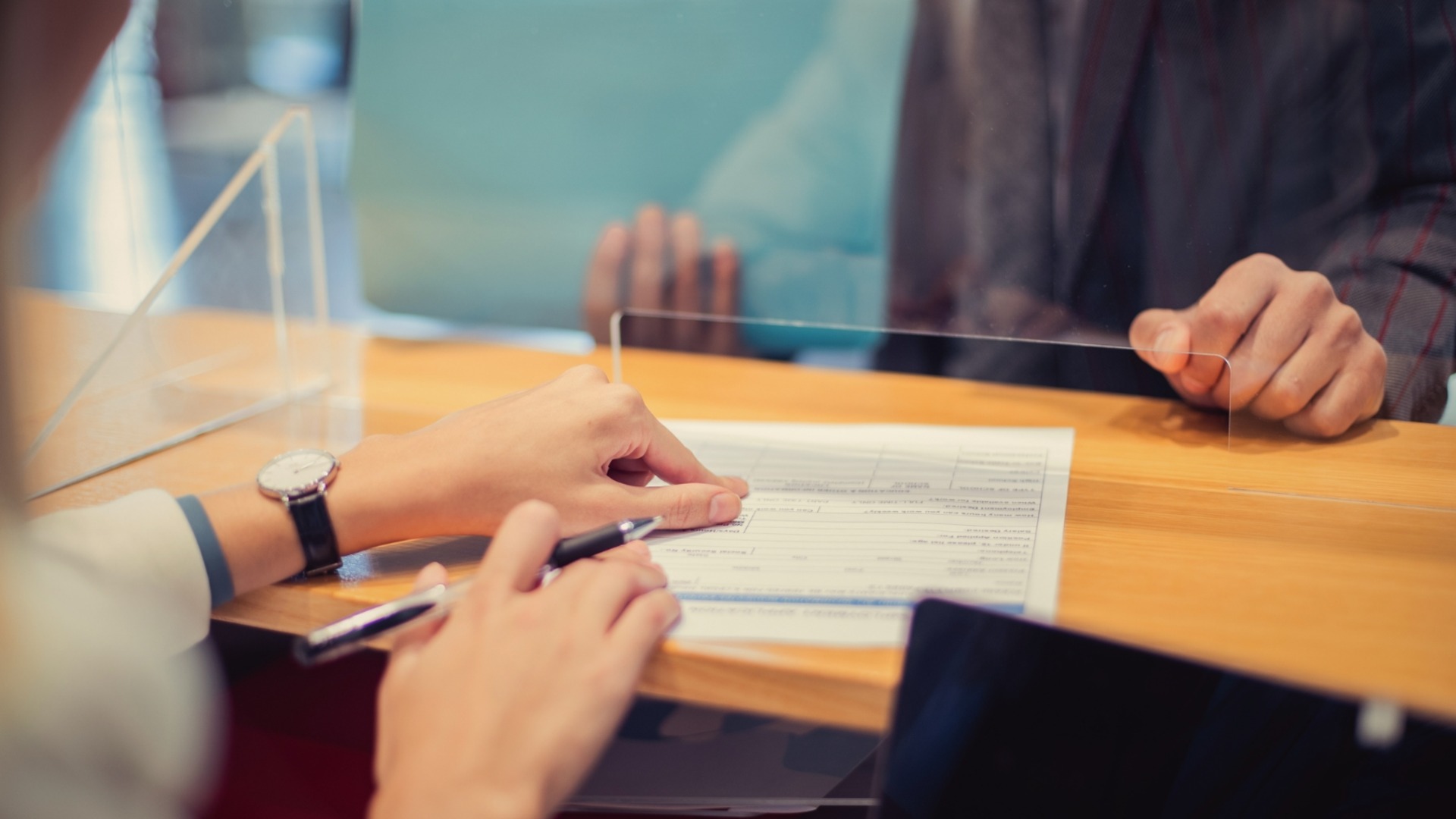 Новый Закон о потребительском кредитовании: ограничение процентной ставки и годовая процентная ставка, более строгая оценка права на получение кредита