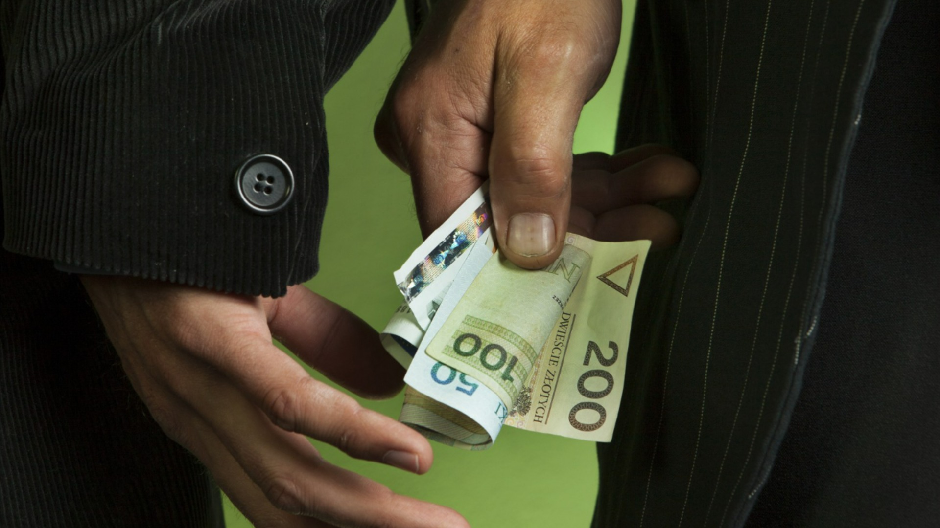 Теневая экономика в Болгарии сокращается: опрос