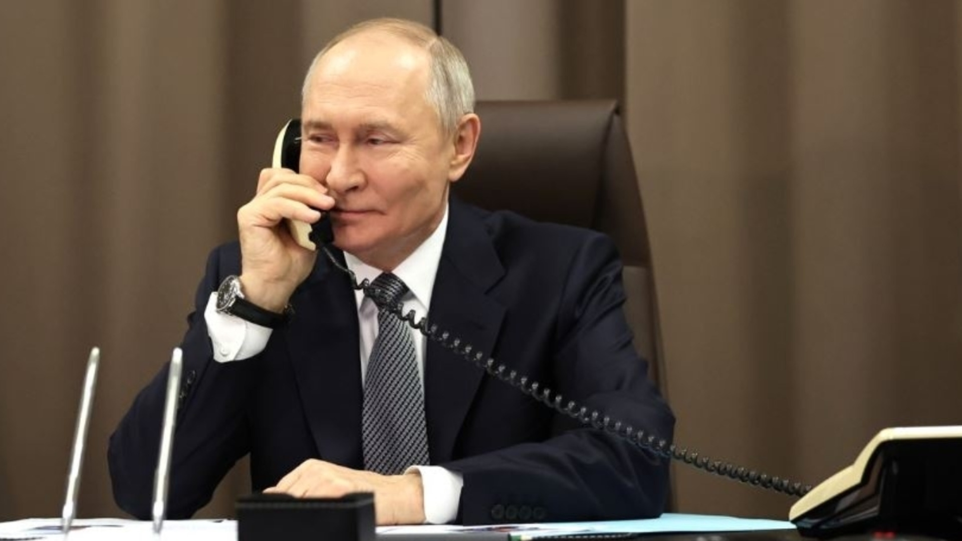 Путин смешит людей: И рождаемости нет, и детей по три. И экономика хорошая, и в следующем году надо гнаться за средним в мире уровнем.