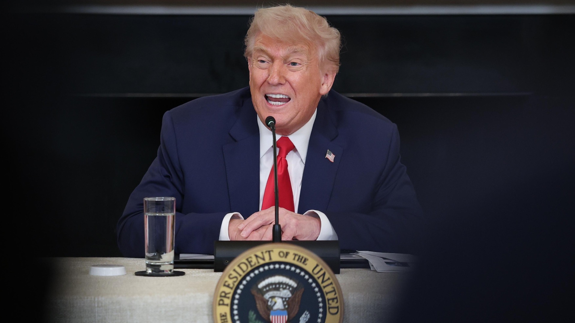 Трамп может остановить мега-сделку между Netflix и Warner Bros.