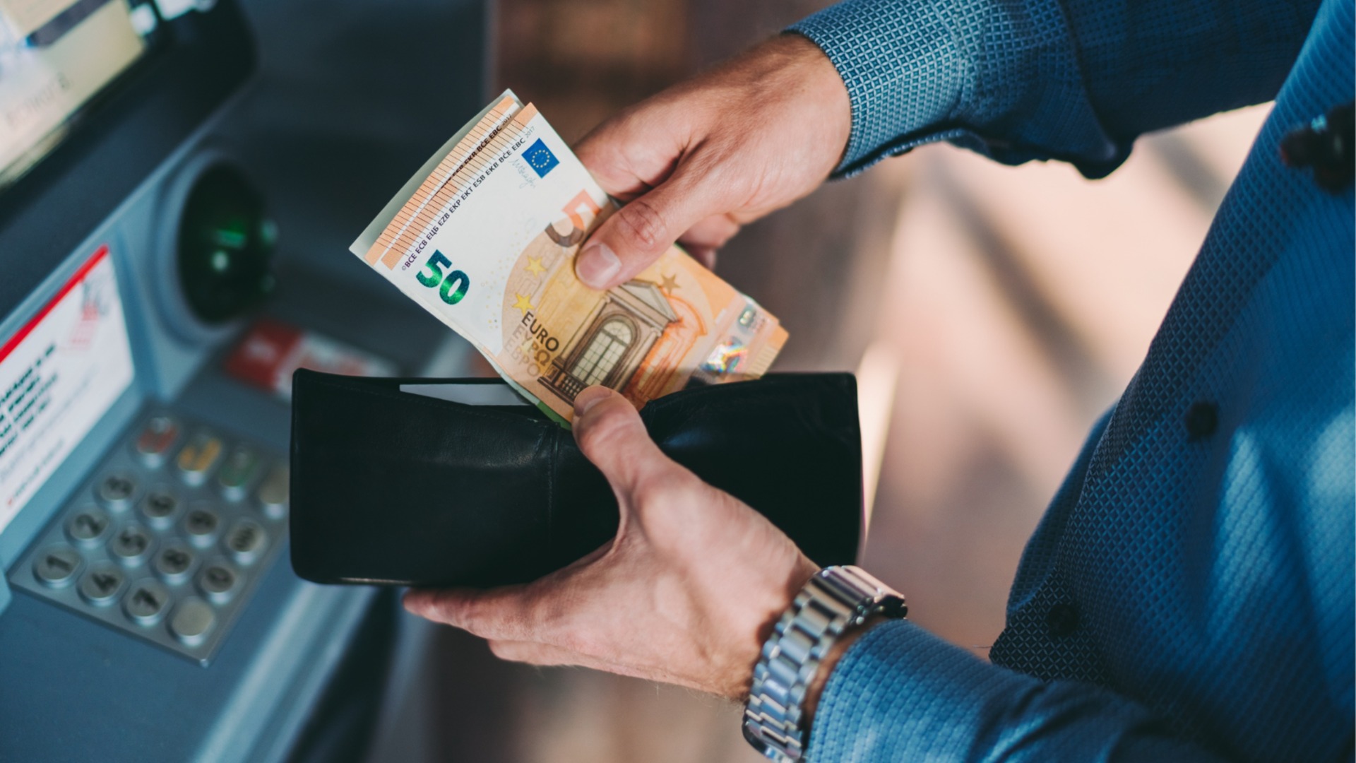 Менее 30 часов до евро: ожидаются сбои в работе карточных платежей и банковских услуг