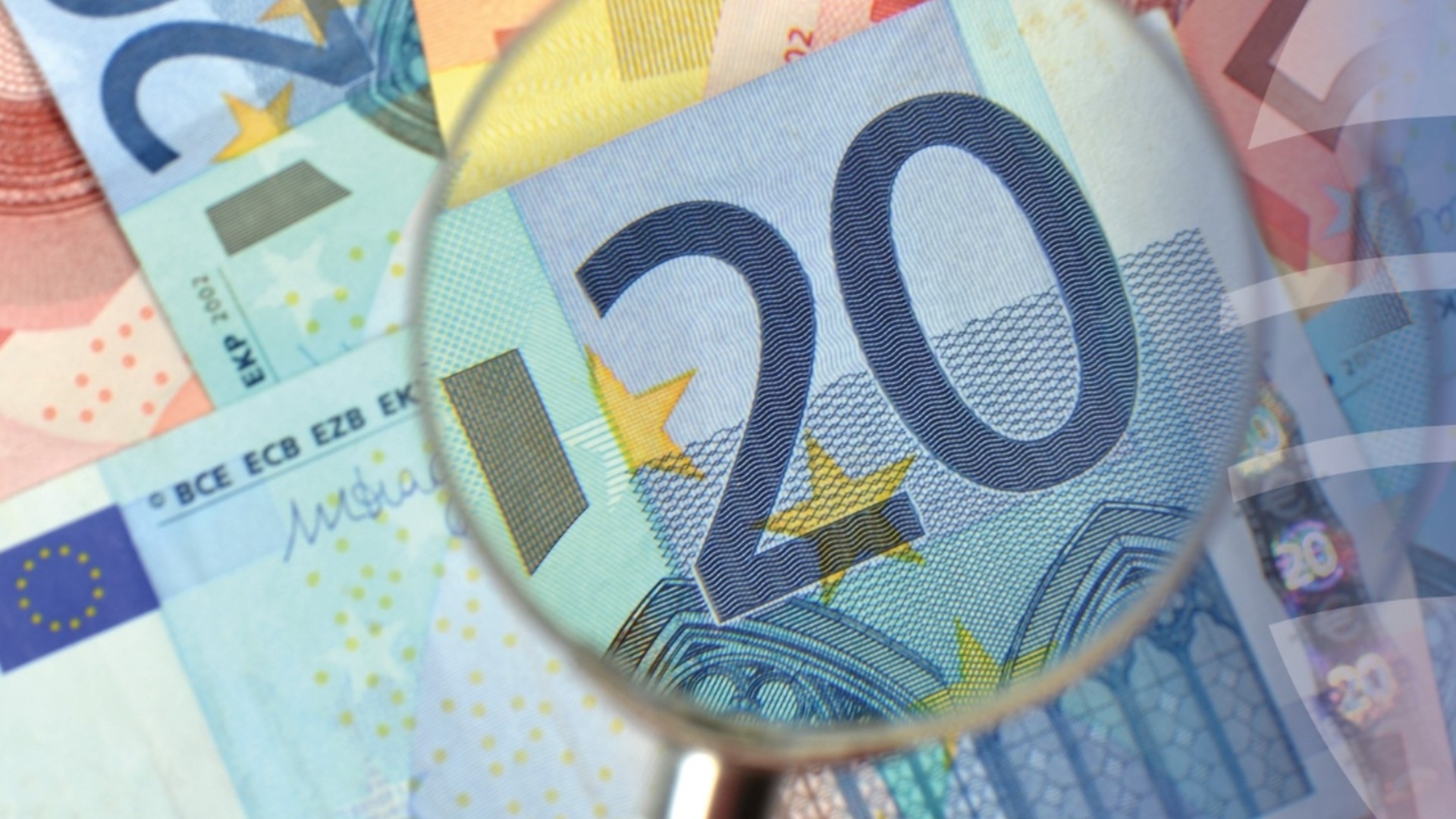 Не паникуйте и не торопитесь с конвертацией: эксперт по инвестициям дает важные советы перед евро