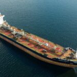 Из-за санкций: Танкеры с российской нефтью неделями ждут у берегов Индии и Китая