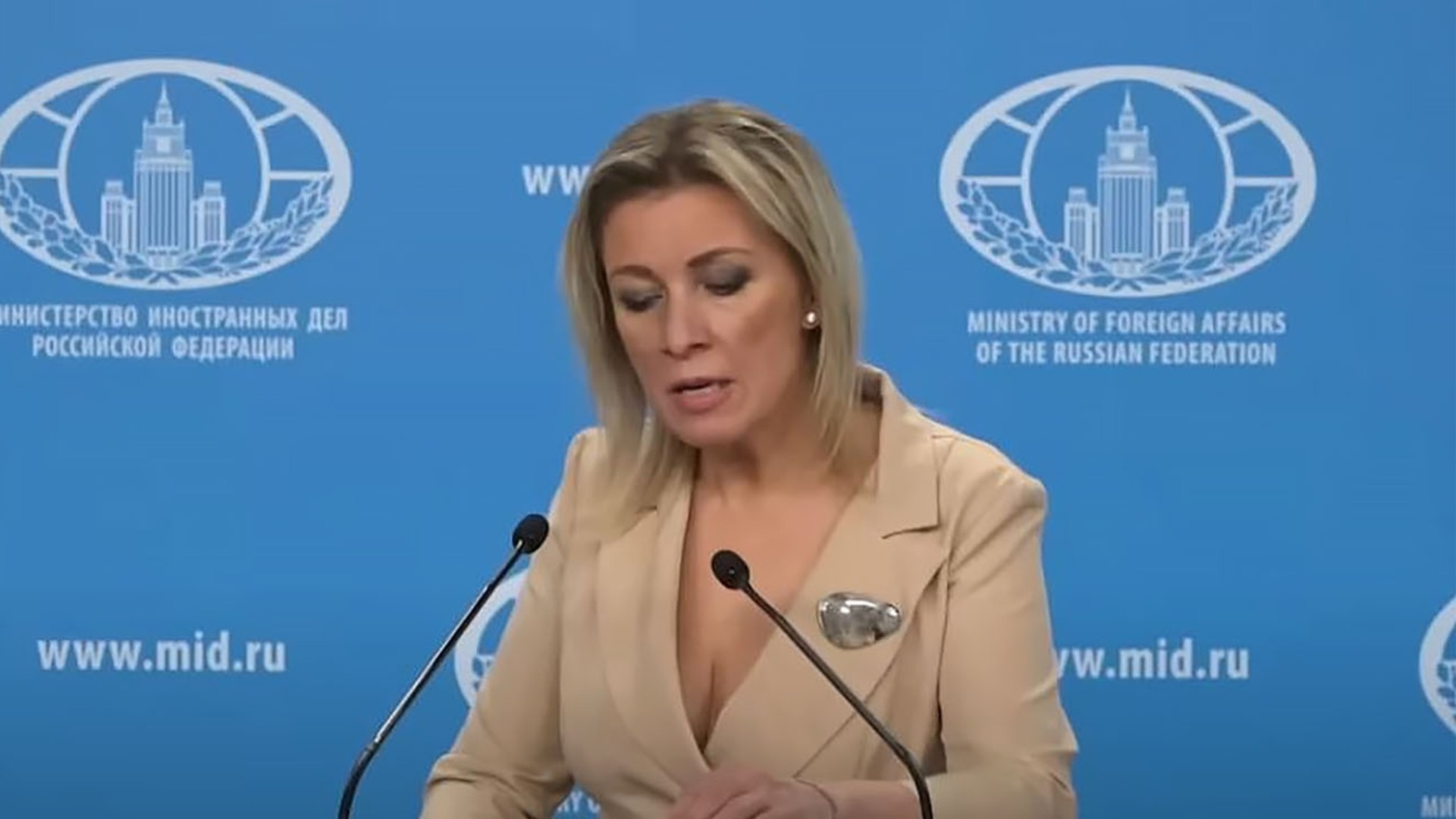 Россия на пике радости: Вы осуждаете все русское, а наши кожаные сапоги повсюду!